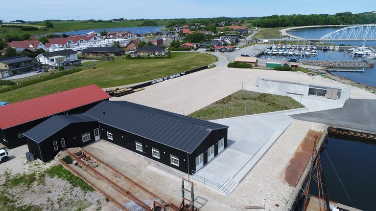 Omr&aring;det i Vilsund, der st&aring;r f&aelig;rdigt som et Cold Hawaii Inland spot. Arkitekturen i Inland hedder Streger i Land-skabet.